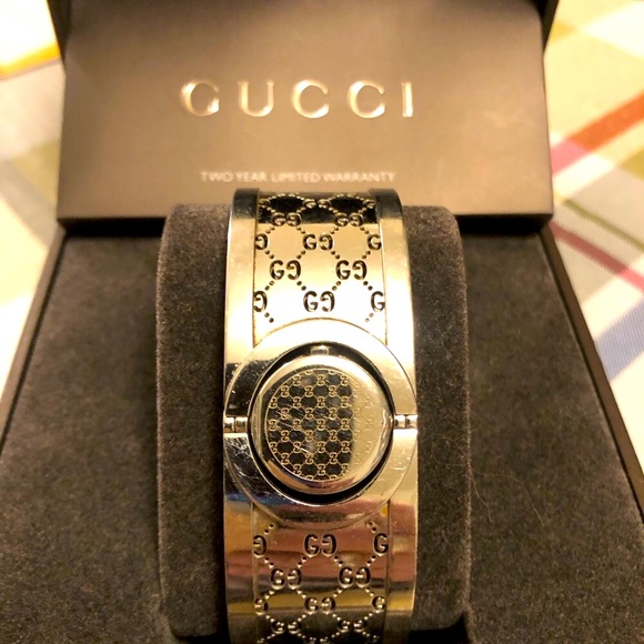 COPY - Rare Vintage Gucci YA112 Diamond Twirl Silver Tone Bangle Watch - Picture 4 of 7